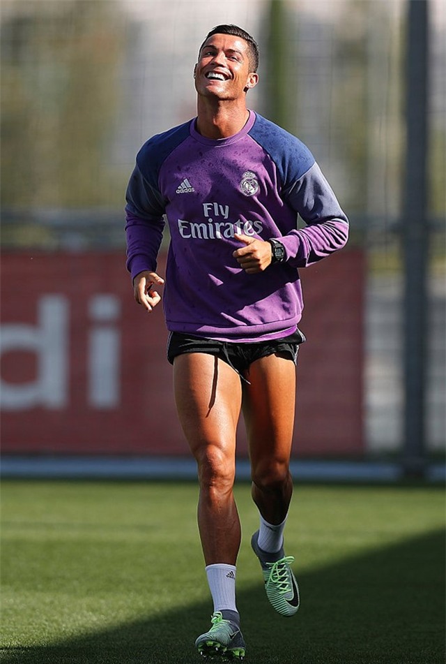 Bí ẩn miếng dán trị thương cho Ronaldo - Ảnh 6.