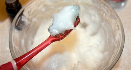 cong thuc bi mat giup rang trang bong chi voi dau dua - 4