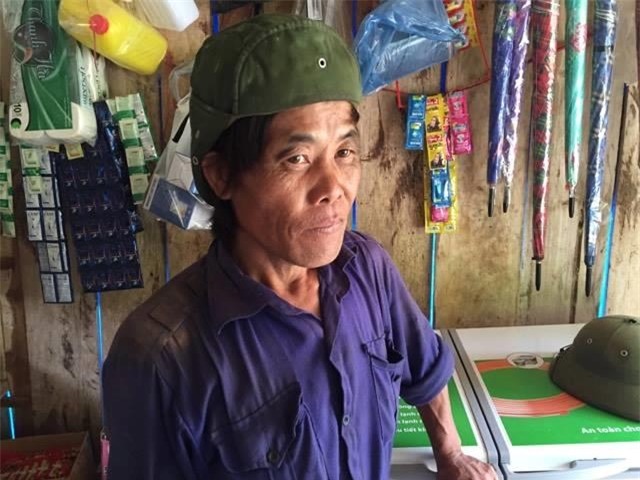 Ông Giàng A Khua đi gùi thuê ở xã Nậm Xây cho biết ông cùng đoàn trong xã đã đưa hơn chục thi thể từ trong bãi vàng ra ngoài. Mỗi thi thể được đưa ra ngoài, chủ bưởng vàng trả ít nhất 20 triệu đồng từ bãi vàng ra ngầm Nậm Xây Luông.