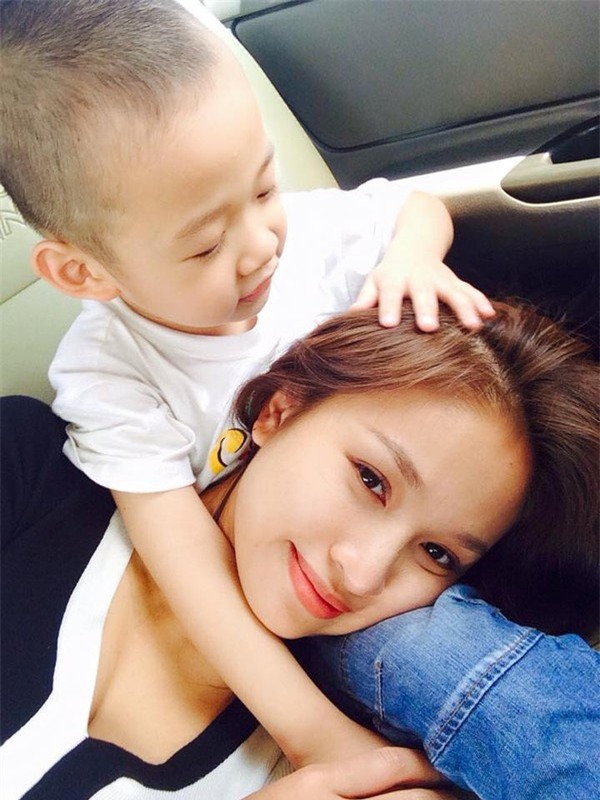 phong cách của bà mẹ hotgirl