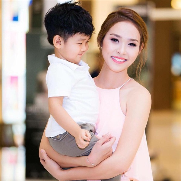 phong cách của bà mẹ hotgirl