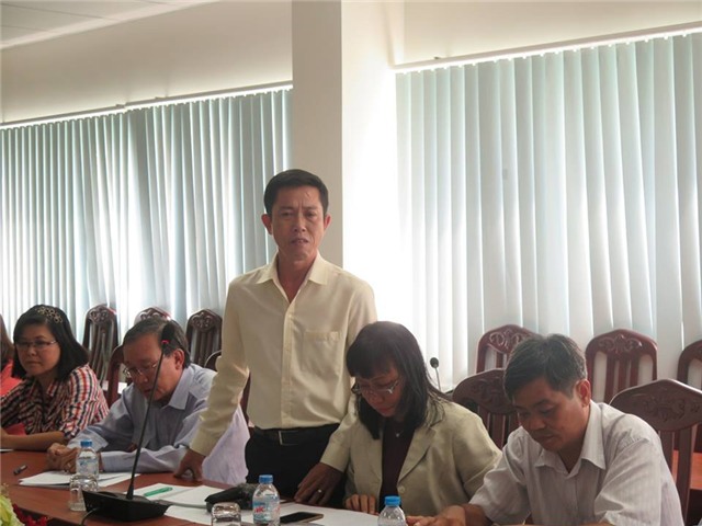 Thầy hiệu trưởng Nguyễn Văn Lợi bật khóc trước quy định cấm dạy thêm của thành phố và tâm tư giáo viên khó sống bằng nghề