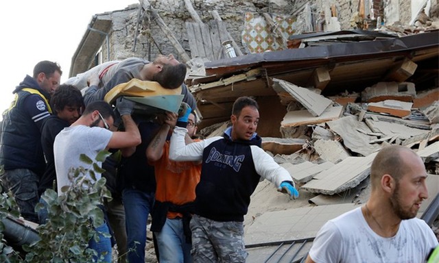 Italy: Động đất 6,2 độ Richter, gần như toàn bộ thị trấn bị phá hủy hoàn toàn - Ảnh 12.