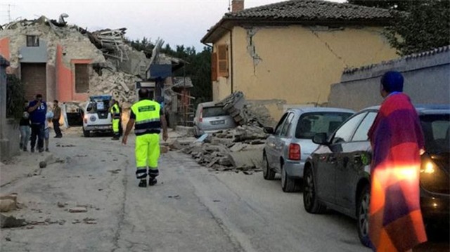 Italy: Động đất 6,2 độ Richter, gần như toàn bộ thị trấn bị phá hủy hoàn toàn - Ảnh 9.