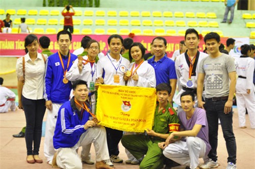 nu thu khoa me ban sung, mo noi nghiep hoang xuan vinh hinh anh 4