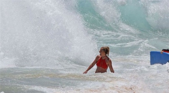 Britney Spears suýt chết đuối ở Hawaii 0