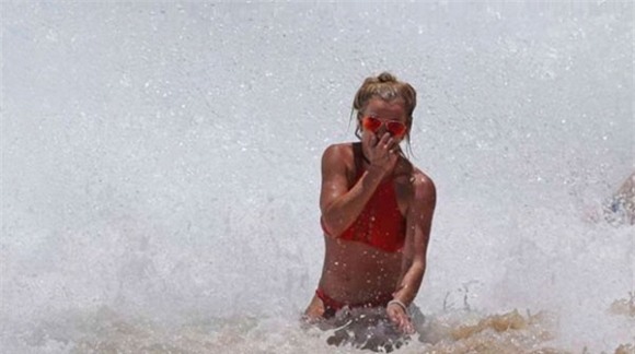 Britney Spears suýt chết đuối ở Hawaii 2