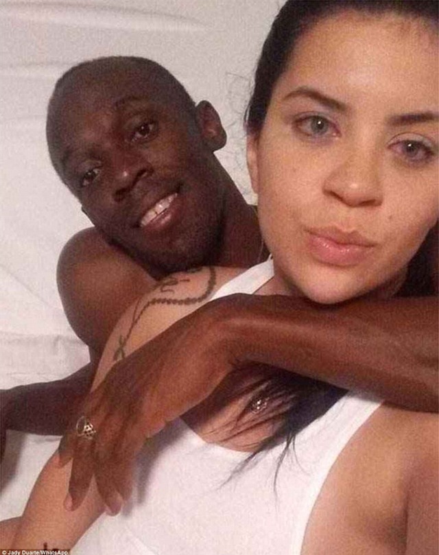 Dàn chân dài vội vã xếp hàng lên xe về khách sạn cùng trai hư Usain Bolt - Ảnh 6.