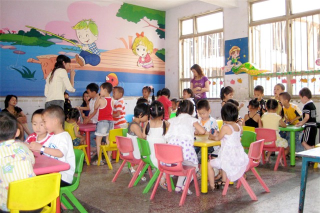 Trẻ mầm non: Cô giáo nói chân cô sạch và bảo con liếm - Ảnh 5.