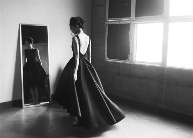 Bị chê diễn xuất đơ, bạn gái Cường Đô la tung ảnh gợi cảm - Ảnh 3.