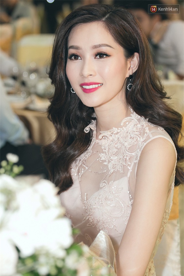 Thu Thảo khoe nhan sắc xinh đẹp cạnh dàn thí sinh Hoa hậu Việt Nam 2016 - Ảnh 1.