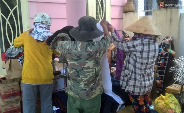 Quầy áo quần Ai thừa đến ủng hộ, ai thiếu đến lấy ấm áp nghĩa tình ở Quảng Nam - Ảnh 15.