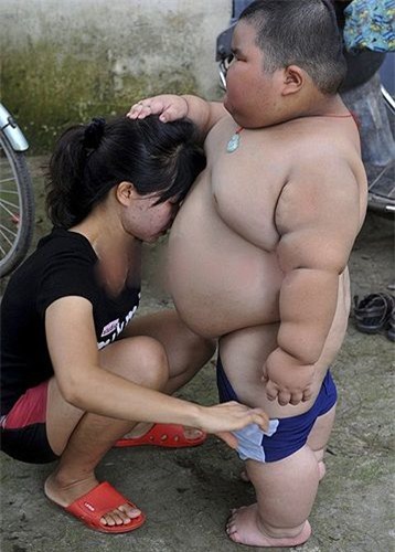 cau-be-3-tuoi-nang-60-kg-4