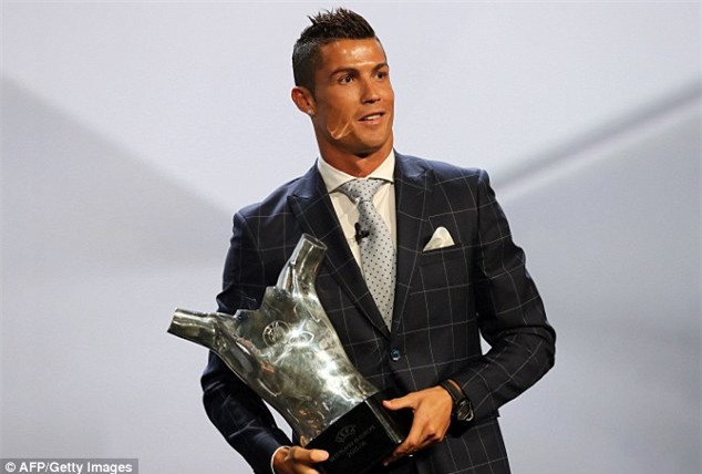 ronaldo doat giai cau thu xuat sac nhat chau au hinh anh 1
