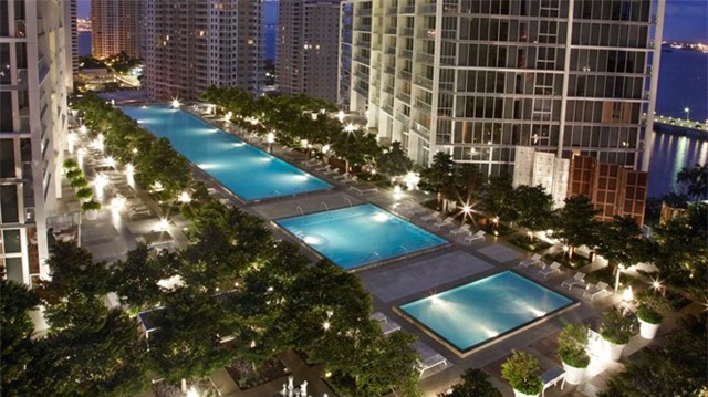 Nhung be boi khach san an tuong khap nam chau hinh anh 11