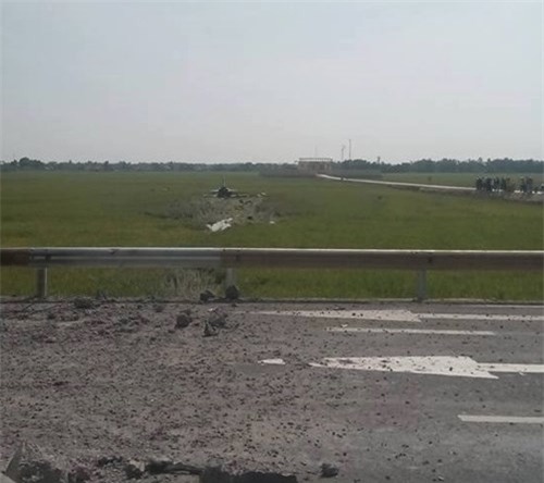 Được lệnh nhảy dù nhưng phi công L-39 vẫn cố gắng cứu máy bay! - Ảnh 2.