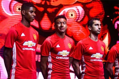 MU có 2 đội hình: Cơn đau đầu dễ chịu của Mourinho - 3