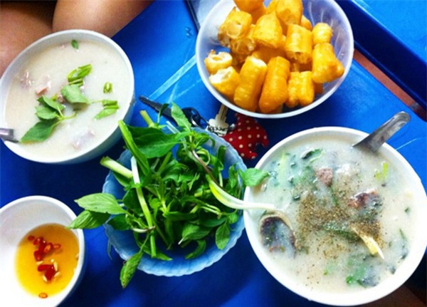 thuong thuc chao long trong ngay thu mat me o pho co ha noi hinh anh 2