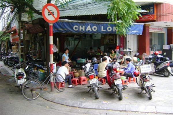 thuong thuc chao long trong ngay thu mat me o pho co ha noi hinh anh 3