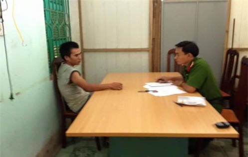 phu huynh bat ngo dung tuoc-no-vit dam nu giao vien gan chuc nhat hinh anh 1