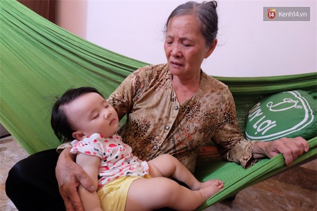 Đau xót khi con gái của người mẹ trẻ bị xe buýt cán chết trên phố Hàng Khay chỉ mới 8 tháng tuổi - Ảnh 5.