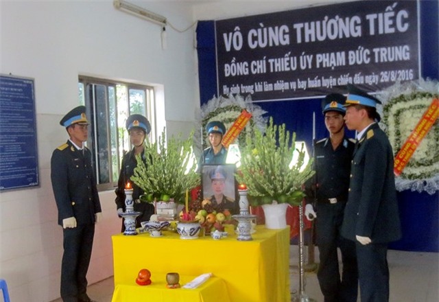 Phong ham thieu uy cho phi cong Pham Duc Trung hinh anh 1