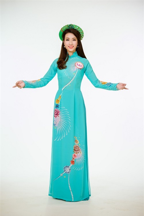 anh ao dai chung ket nong hoi cua top 30 hoa hau vn hinh anh 16
