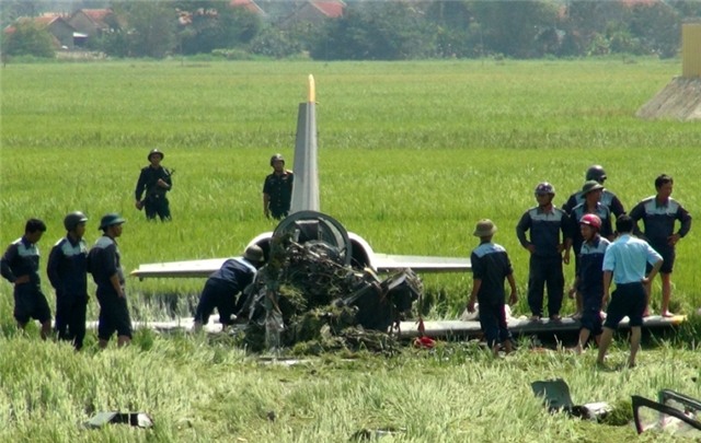 Học viên phi công Phạm Đức Trung lái may bay L39 số hiệu 8705, khi lấy độ cao thì bị trục trặc kỹ thuật, dù chỉ huy yêu cầu phi công nhảy dù nhưng phi công Trung tận dụng giây phút ít ỏi điều khiển phi cơ tránh khu dân cư, tránh gây hậu quả nghiêm trọng có thể xảy ra.