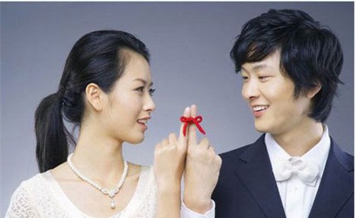 dan ong co tien moi giu duoc dan ba xinh dep… - 2