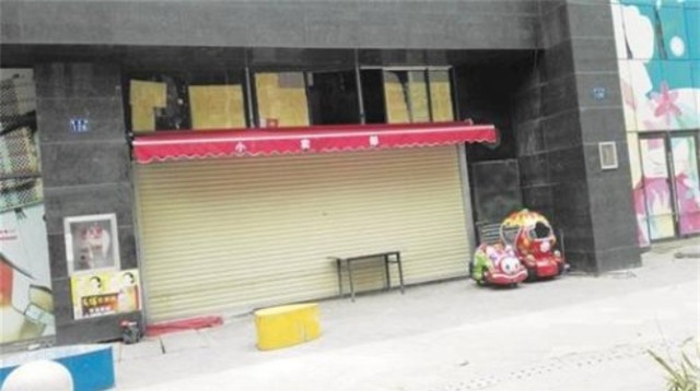 Bé gái 12 tuổi chết thảm vì bị cửa cuốn nuốt trọn khi đang say ngủ - Ảnh 4.