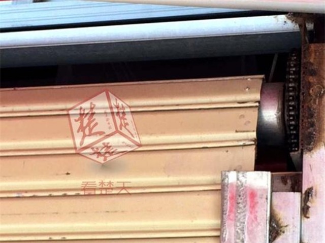 Bé gái 12 tuổi chết thảm vì bị cửa cuốn nuốt trọn khi đang say ngủ - Ảnh 5.