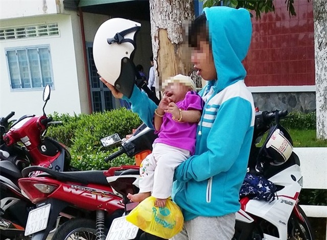 Cuoc doi buon cua nu tiep vien karaoke lam me o tuoi 16 hinh anh 1