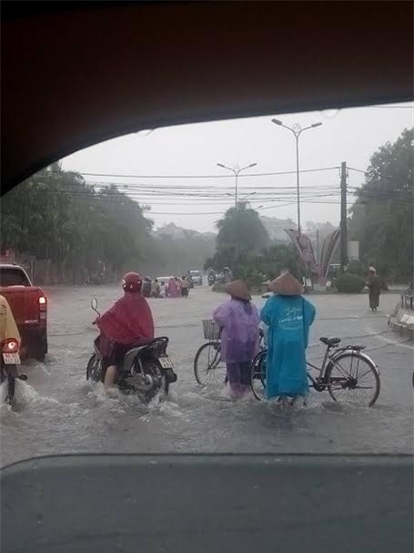mưa lớn, ngập lụt, phố thành sông, tin thời tiết, dự báo thời tiết, vĩnh yên, vĩnh phúc, hải dương