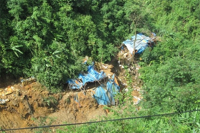 Một lán vàng bị sập.