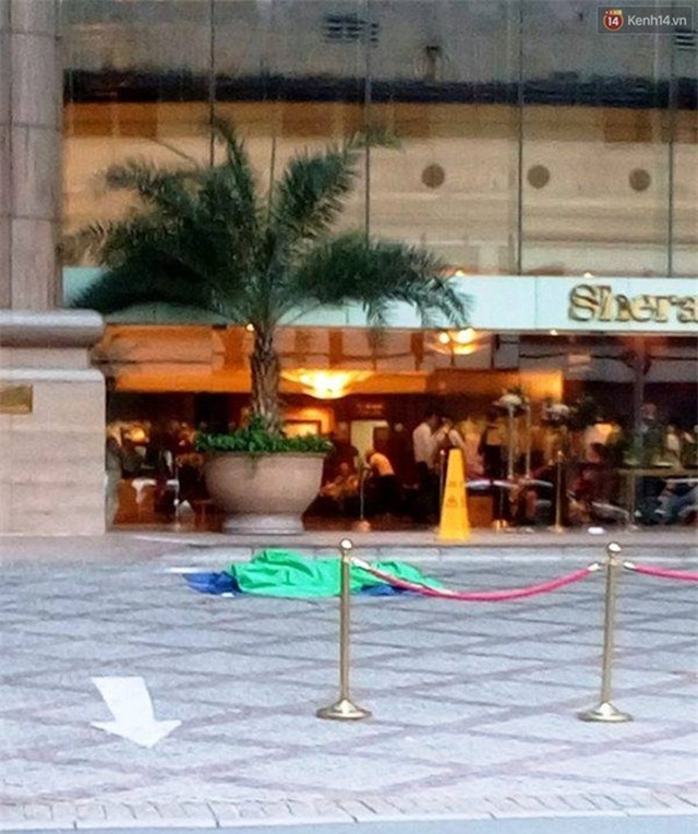 Nam công nhân rơi từ trên cao tử vong trước khách sạn Sheraton Saigon - Ảnh 3.