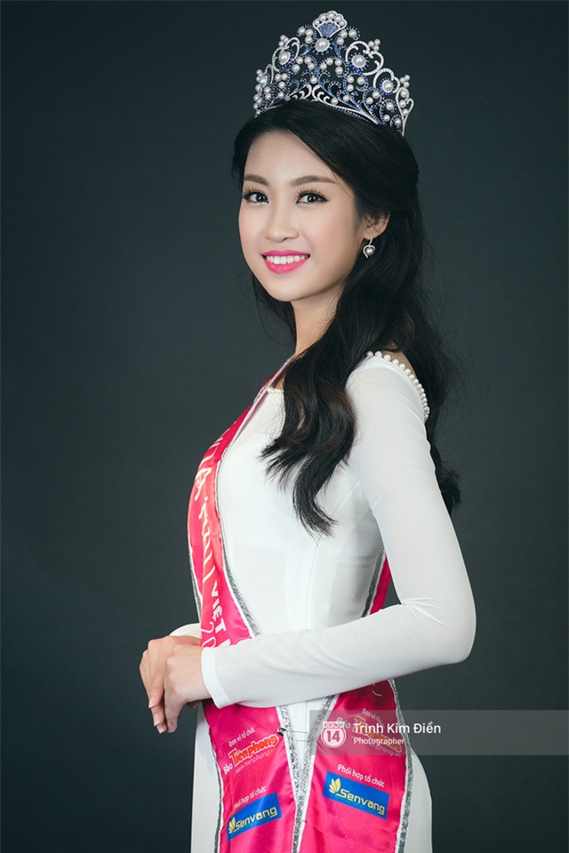 Ngẩn ngơ ngắm Hoa hậu Đỗ Mỹ Linh và 2 Á hậu Thanh Tú - Thùy Dung trong tà Áo dài trắng! - Ảnh 3.