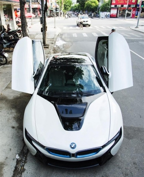 Đại gia Đà Nẵng mua xe BMW i8 7 tỉ tặng sinh nhật vợ - Ảnh 1.