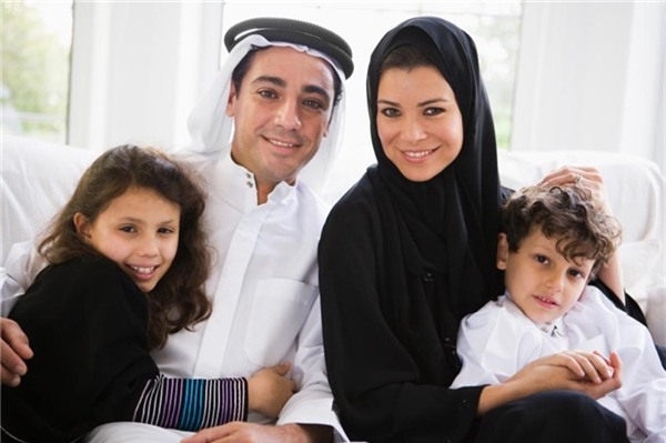 Các ông chồng thường cất giữ giấy tờ tùy thân của vợ đề phòng vợ vì không chịu nổi áp lực mà bỏ đi.