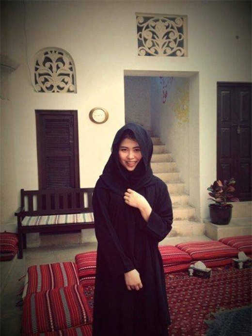 Những cô gái lấy chồng Dubai sẽ phải theo đạo của chồng và thay đổi cách ăn mặc.