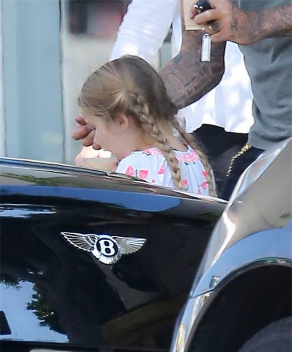 bé Harper đáng yêu với tóc bím 0