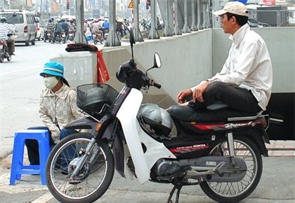 Tài xế rùng mình kể lại những chuyến xe định mệnh lúc nửa đêm - Ảnh 1.