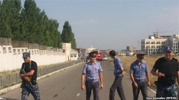 Kyrgyzstan: Vụ nổ chấn động ở Đại sứ quán Trung Quốc - Ảnh 3.