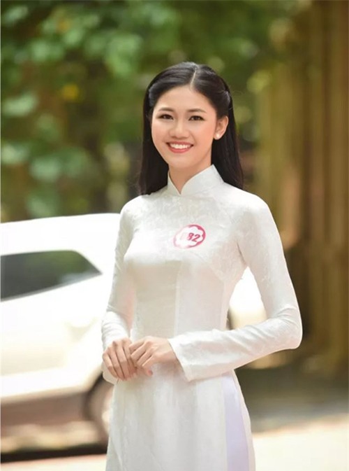 Trong số đó, thí sinh Ngô Thanh Thanh Tú (số báo danh 082) được đoán sẽ có mặt trong top 3 chung cuộc hoặc thậm chí giành ngôi vị Hoa hậu năm nay.
