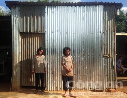 Cậu bé 11 tuổi tự tử vì không có quần áo mới: Cảnh bần hàn cùng cực trong căn nhà lợp tôn - Ảnh 2.