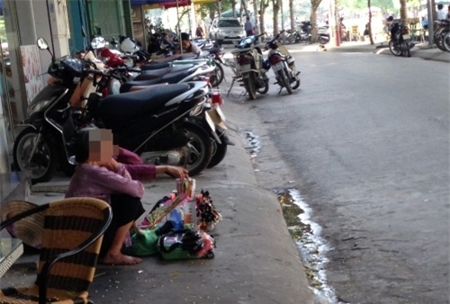 Lộ diện thế lực ‘chăn dắt’ người già, trẻ em bán hàng rong - Ảnh 1
