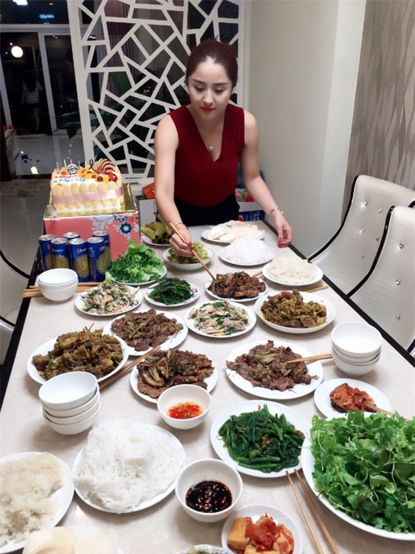 người vợ may mắn được chồng tặng siêu xe 7 tỉ