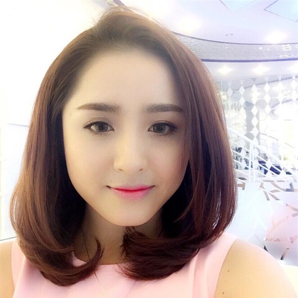 chân dung người vợ may mắn được chồng đại gia tặng siêu xe 7 tỉ