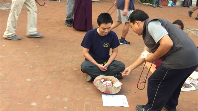 Một du khách người Việt đã thử đóng vai ăn xin ở Nepal và kết quả nhận được thật bất ngờ - Ảnh 4.
