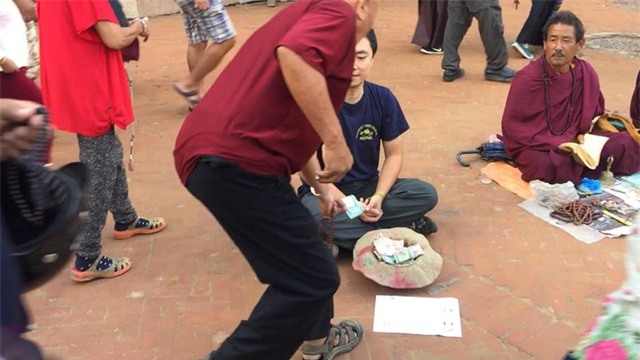 Một du khách người Việt đã thử đóng vai ăn xin ở Nepal và kết quả nhận được thật bất ngờ - Ảnh 5.