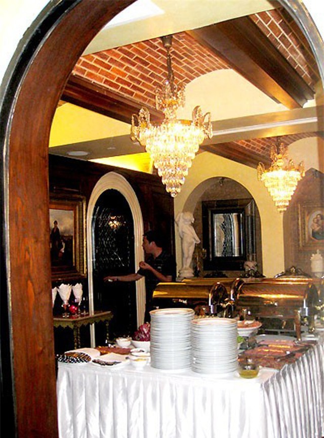 cuoc song trong biet thu 300 ti cua hoa hau giau nhat vn hinh anh 6